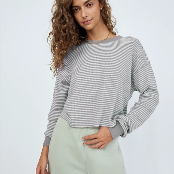 TNA long sleeve - Picture 2 of 2